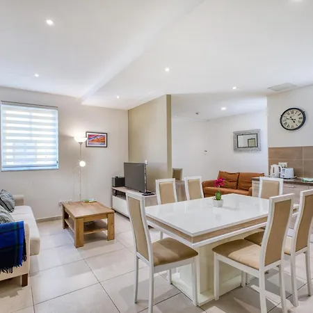 Spacious Lejlighed Sliema