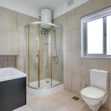 Spacious Lägenhet *